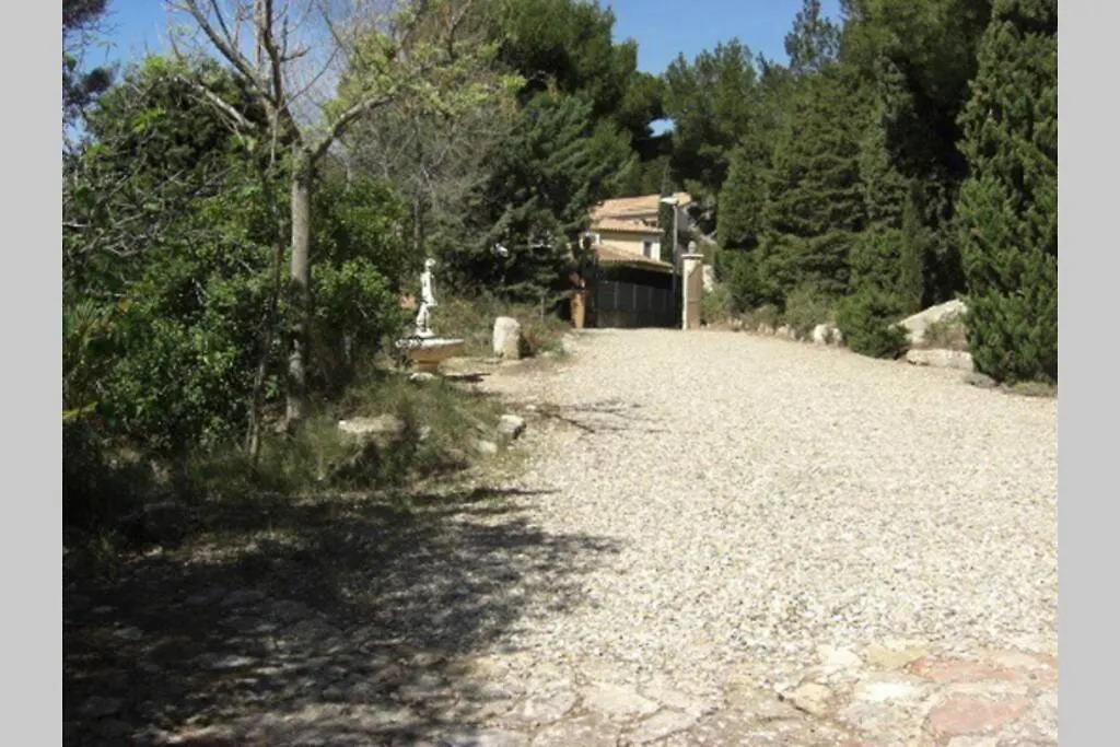 Apartment T3 Avec Grande Terrasse Et Jardin Sur Les Hauteurs De Martigues France